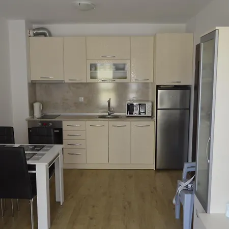 джули 1 Apartment