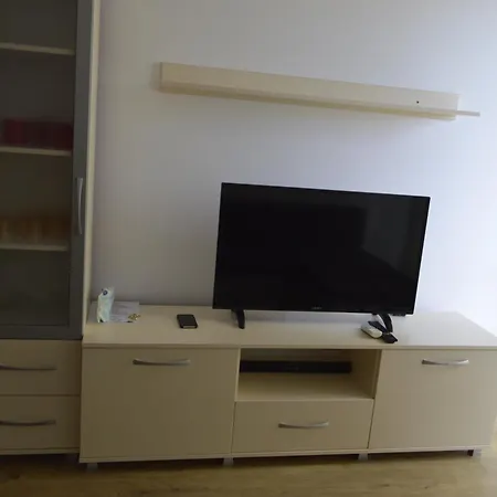 джули 1 Apartment *