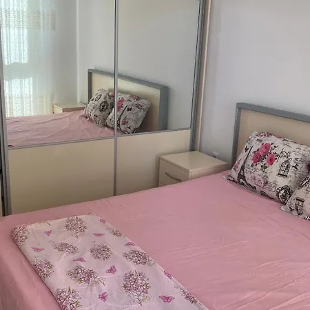 джули 1 Apartment *